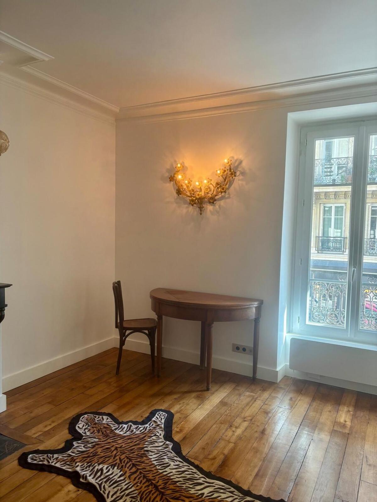 Classic Parisian Charm Meets 70s Design - 2br Apartment *