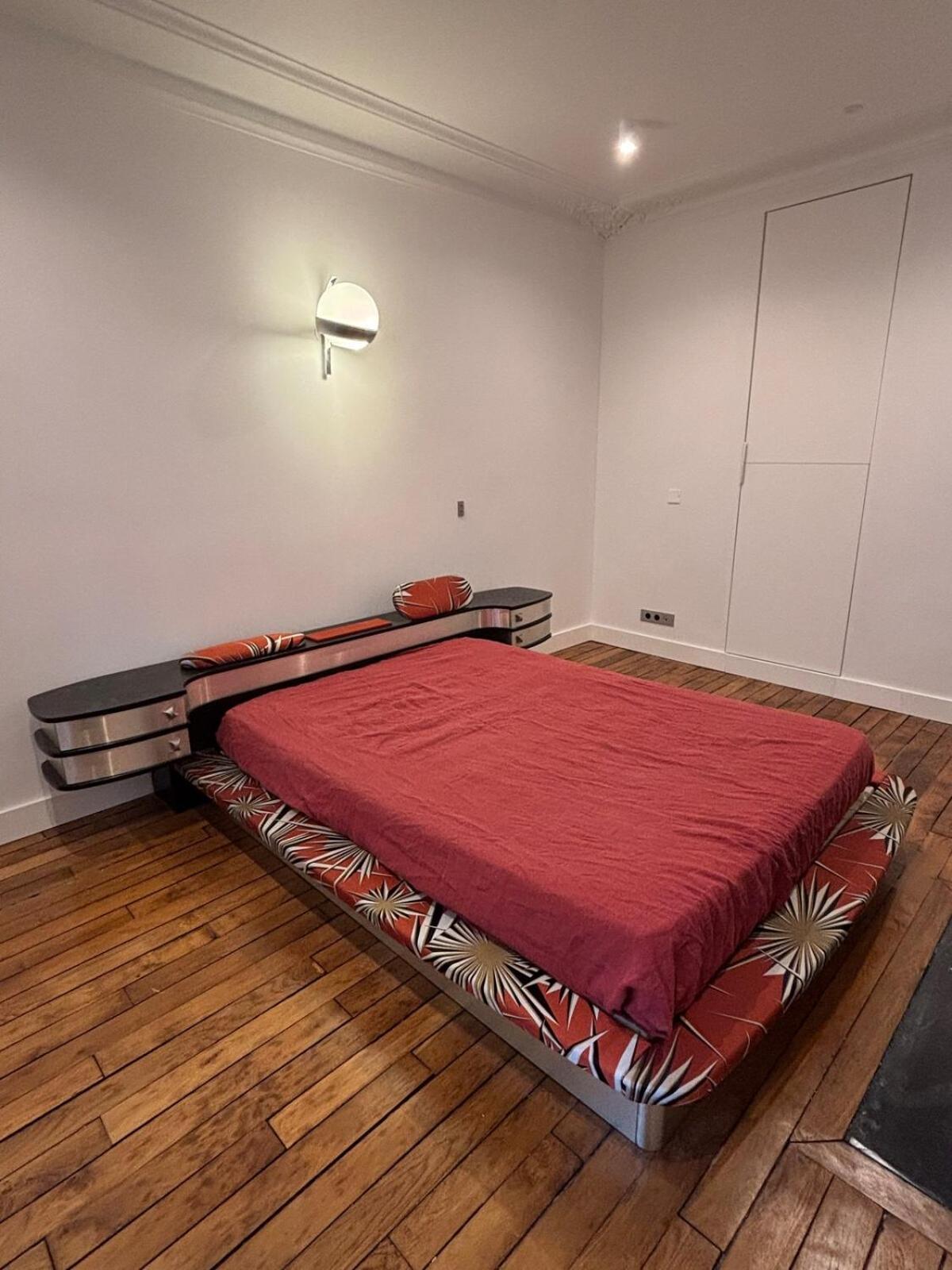Classic Parisian Charm Meets 70s Design - 2br *