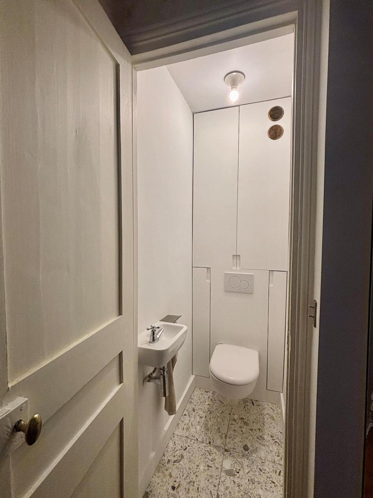 Appartement Classic Parisian Charm Meets 70s Design - 2br