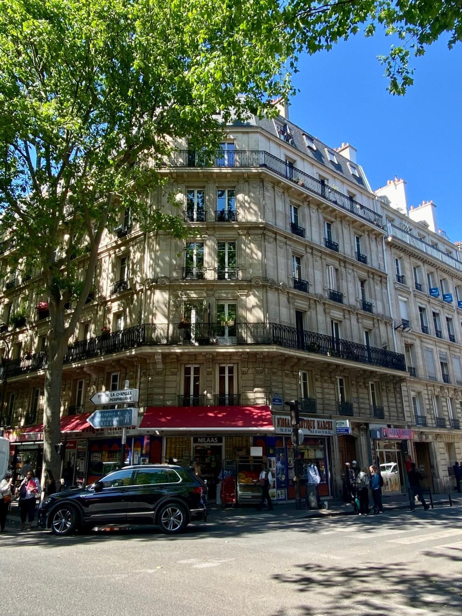 Appartement Classic Parisian Charm Meets 70s Design - 2br