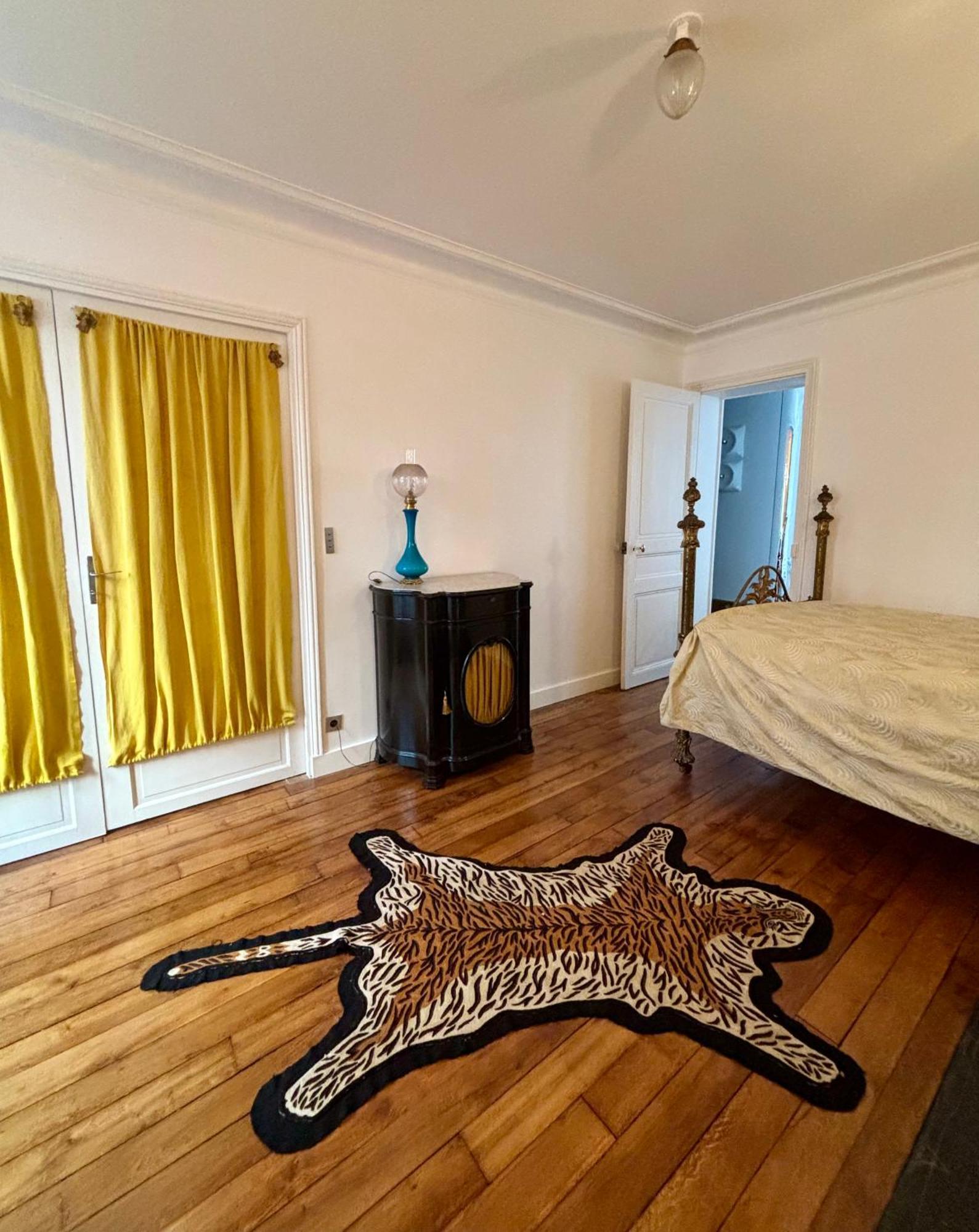 Classic Parisian Charm Meets 70s Design - 2br * Paris